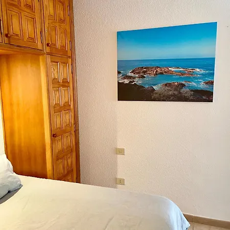 Apartment With Pool And Sea View